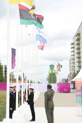 رفع علم الاستقلال بالقرية الأولمبية بلندن
